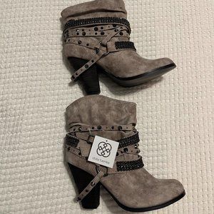 Daisy Fuentes Vickie Boot 10M